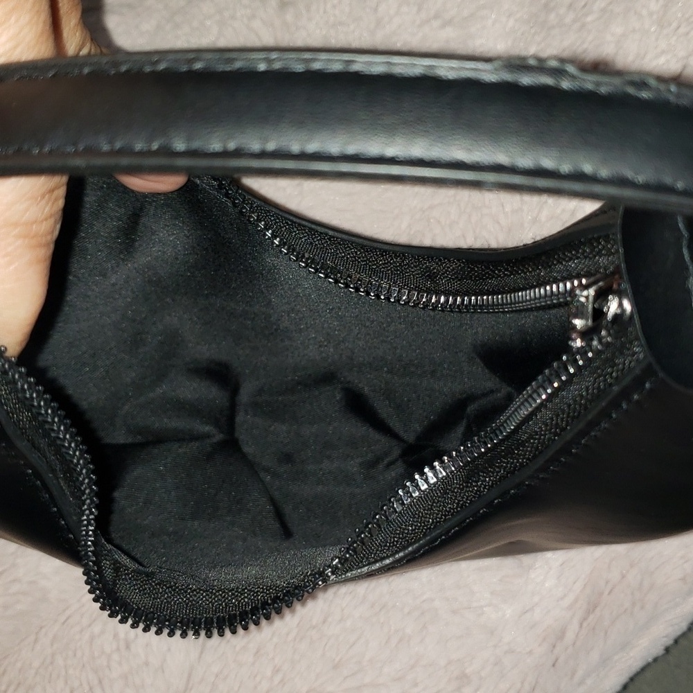 NEW- Small Faux Leather Cluth/ Purse - Picture 4 of 8